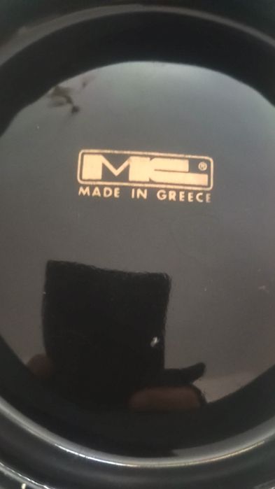 Scrumieră  elegantă nouă.