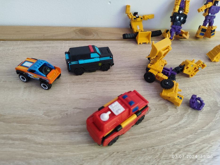 Roboței și mașinuțe transformabile