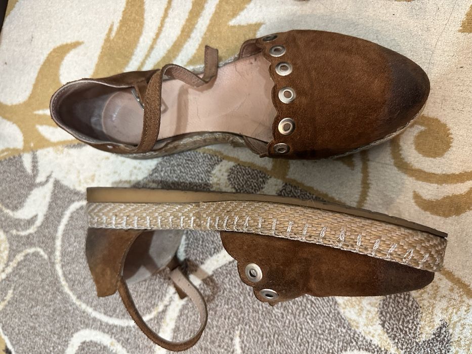 Женские кроссовки