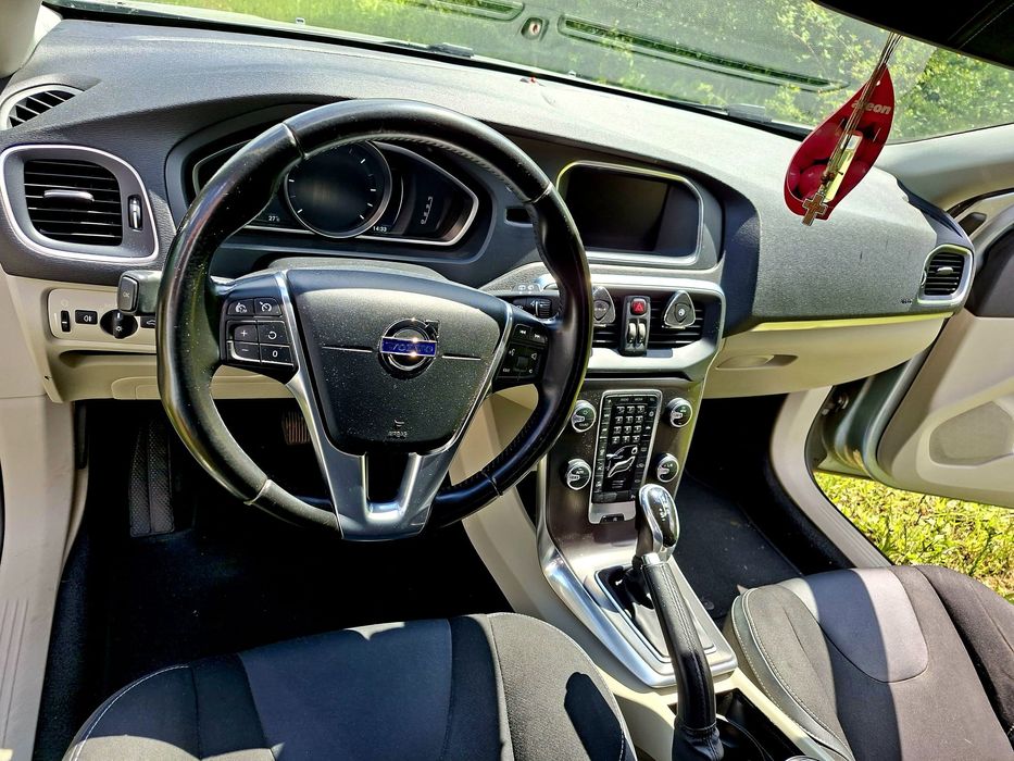 Volvo V40 - 2016