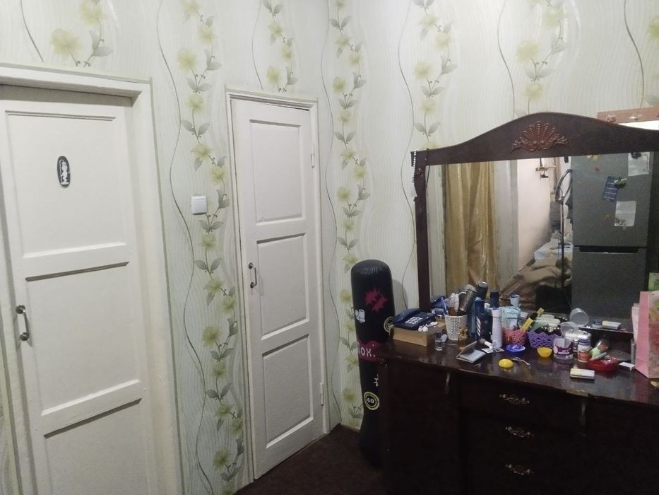 Kvartira sotiladi 1 xona 2 kilingan Bektemir vodnik 40.000 ye