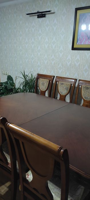 Продам Стол раздвижной со стульями