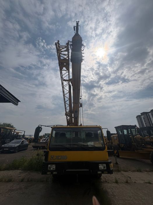 Продается автокран 40 тонник г Астана