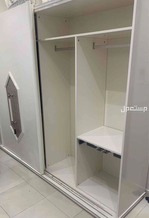 Шкаф-купе с зеркальными дверями