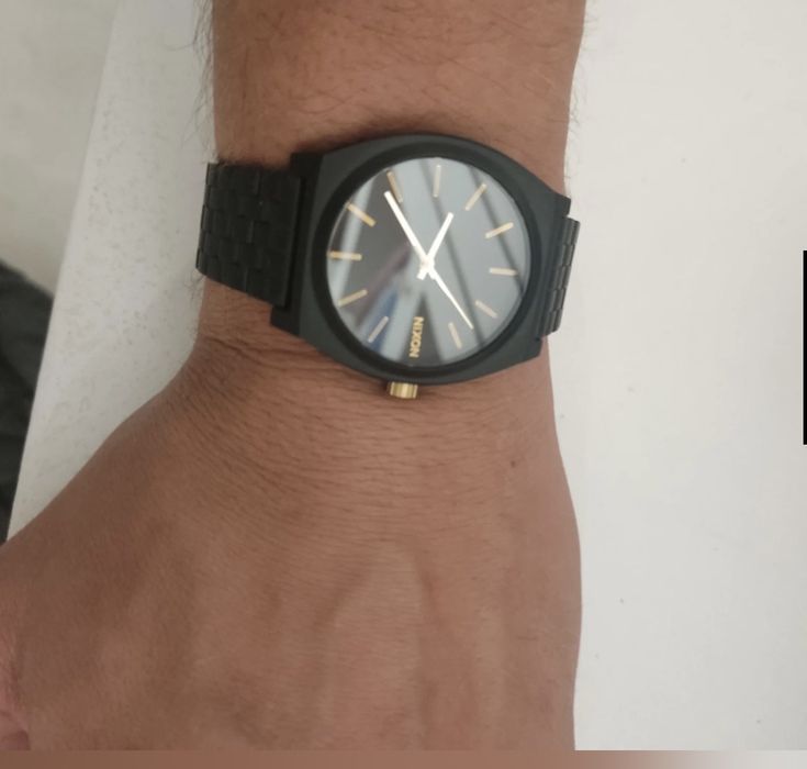 Часовник Nixon -Унисекс(черен мат и златен)