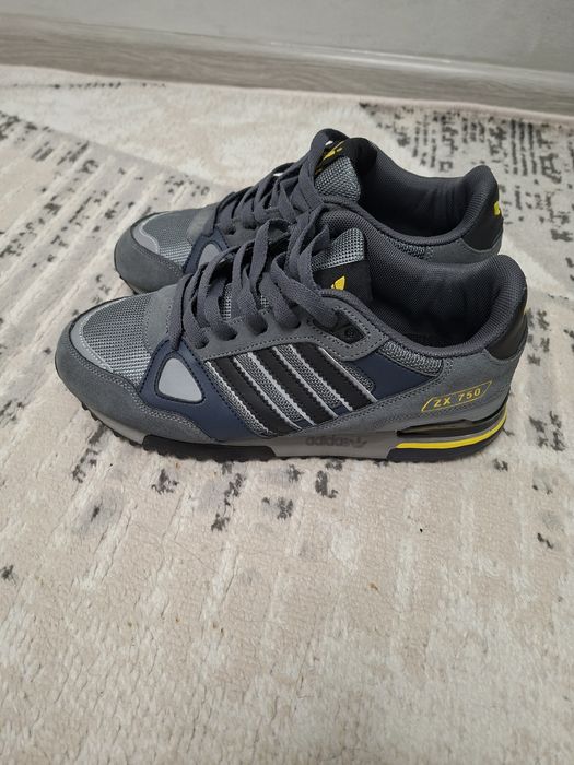 Оригинал красовки. Adidas. НОВЫЙ.