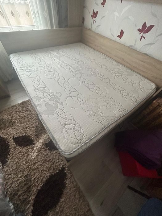 Saltea de pat 160×200 aproape nouă