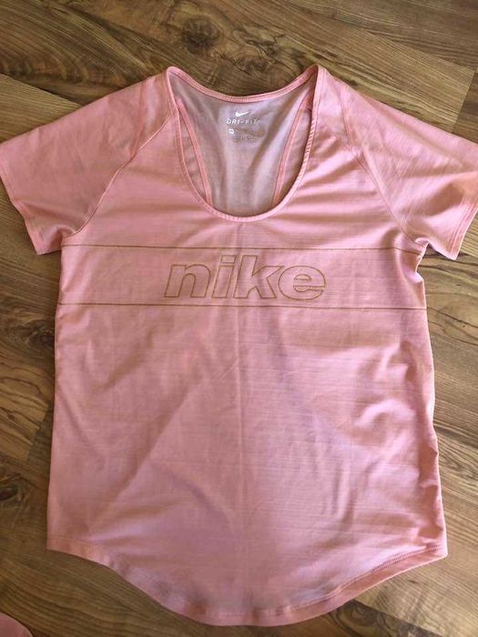 разпродажба на тениски Найк