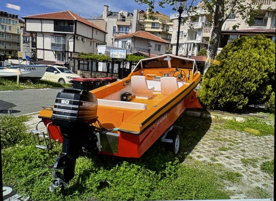 Продава се лодка като нова