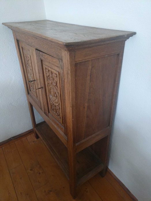 Dulap / bufet vechi sculptat manual – stil neo-renascentist