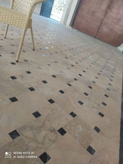 Izvestnyak korka granit Miramir pol sokl uchun