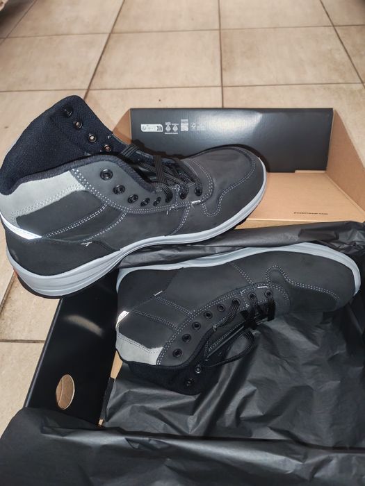 43 номер.Чисто нови боти с бомбе