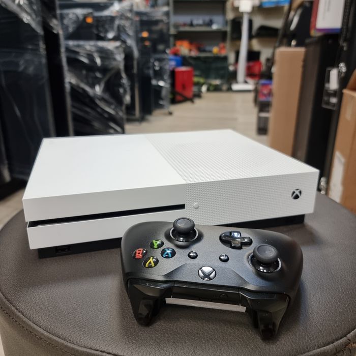 Amanet F28: Consola XBOX One Slim