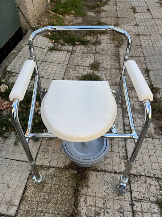 Санитарен стол нов