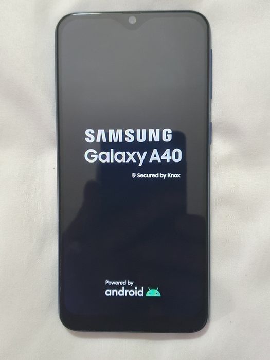 Tel. Samsung A40.