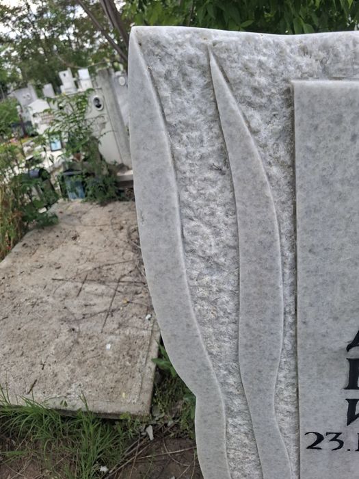 Почистване на гроб ,измиване на паметници