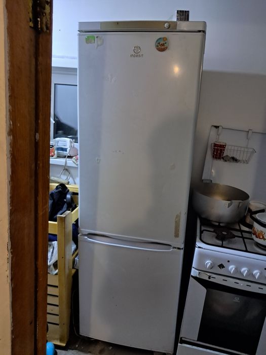 Холодильник Indesit