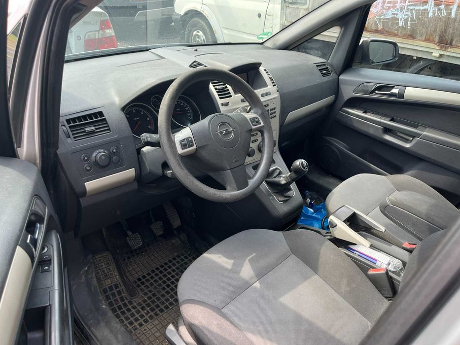 Dezmembrez Opel Zafira B Facelift 1,7 CDTI facelift gri argintiu 2008