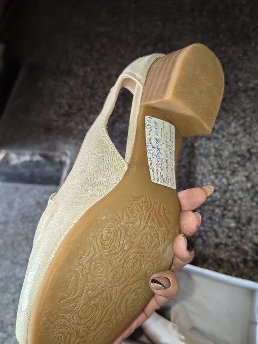 Дамски нови обувки