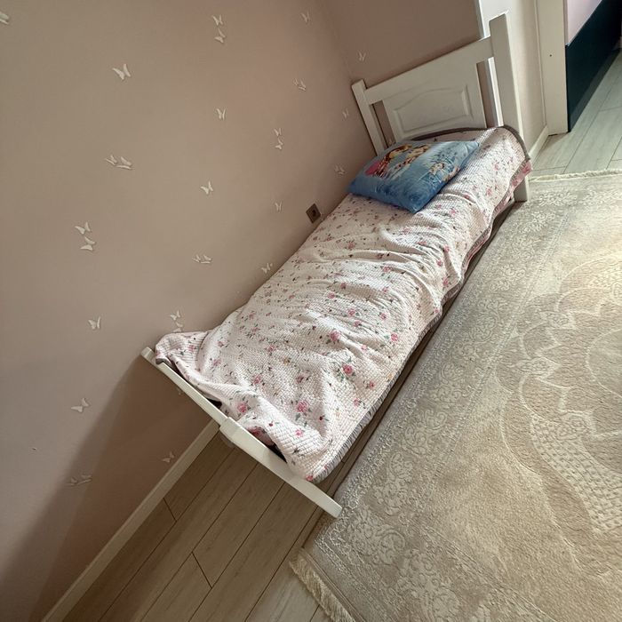 Диван для детской комнаты