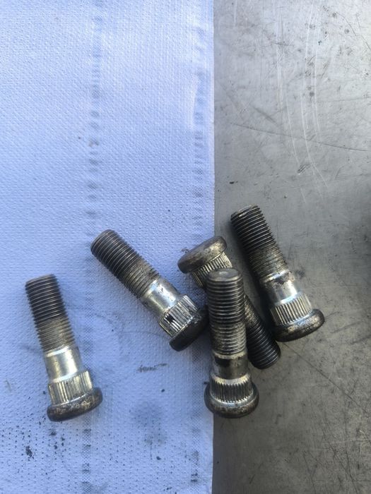 Шпилька колеса Субару