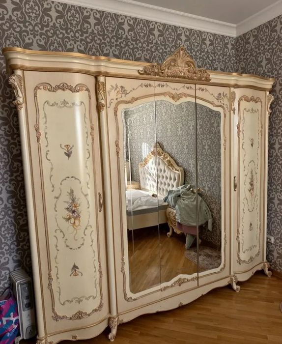Продам спальный гарнитур