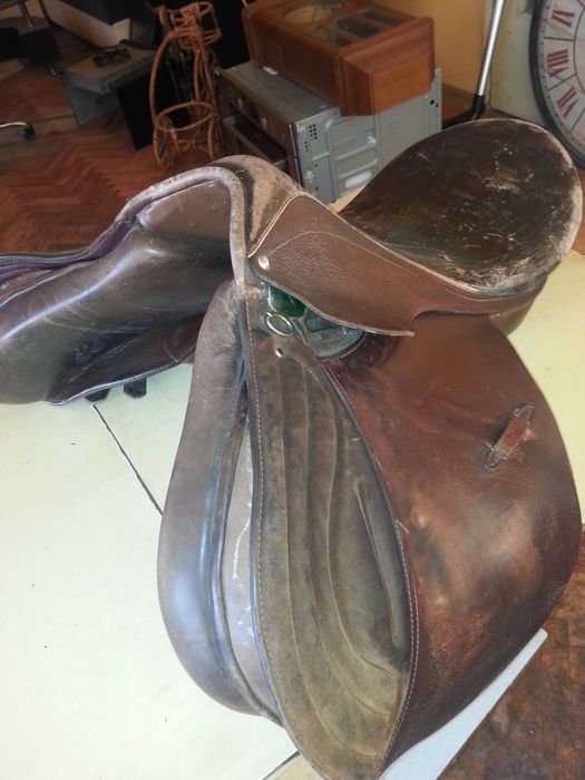 Старо  седло за кон  от естествена кожа .   18 век. Германия.