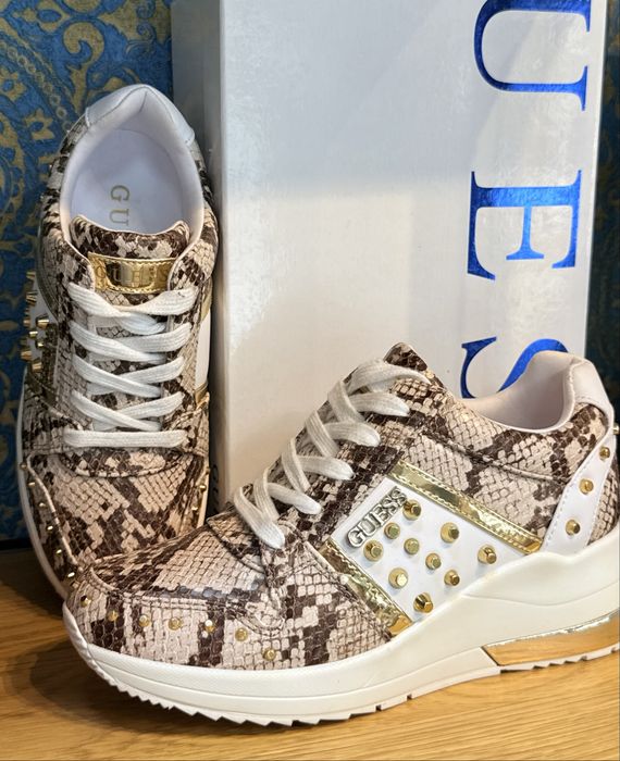 Дамски маратонки GUESS сникърси