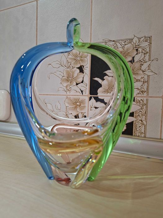 Ваза из Чешского стекла. НОВАЯ.