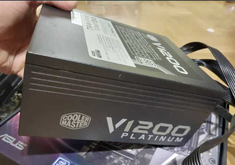 1200W 80+Platinum - BeQuiet Straight Power 11, Cooler Master V1200
