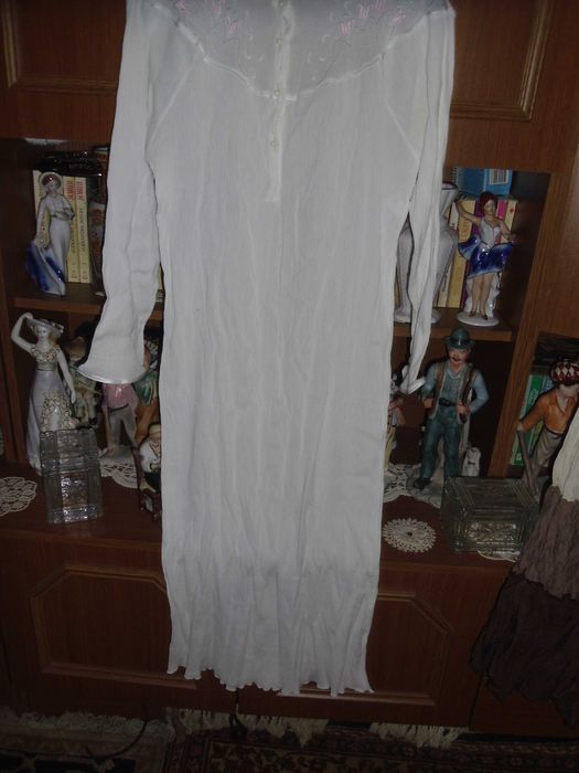rochie in topit cu broderie