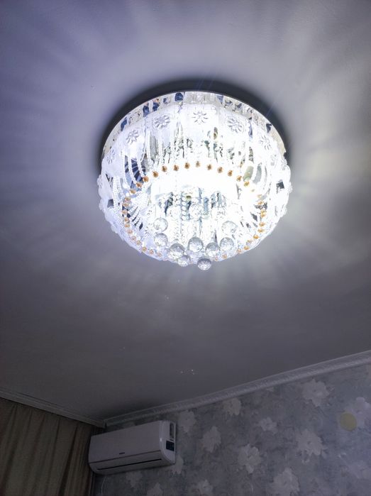 Продается б/у люстра