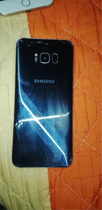 Buna am ai eu telefoane de piese unele se pot repara