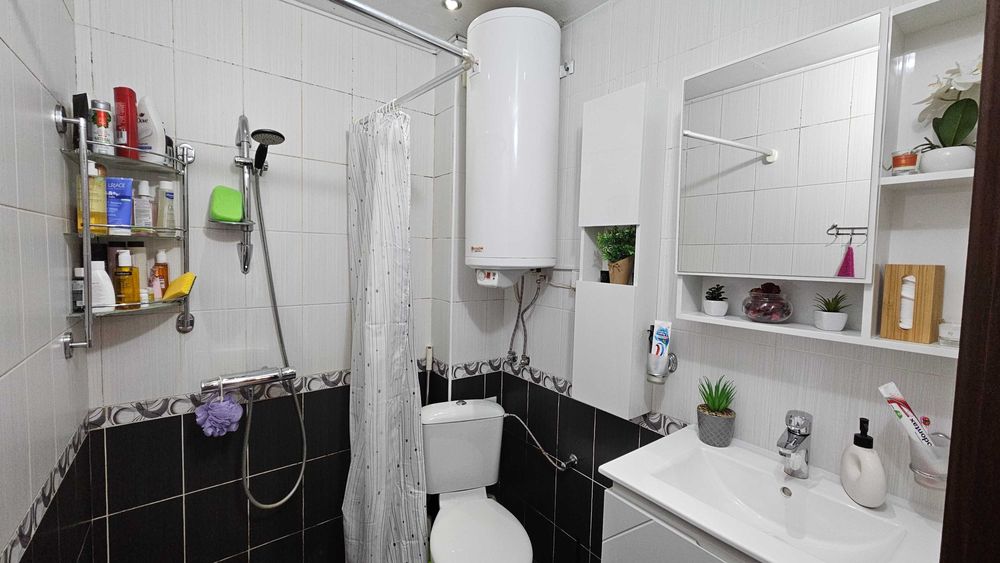 Продава се Тристаен апартамент в Варна, Колхозен пазар - 75 кв.м за 1946 €/кв.м - Снимка #9