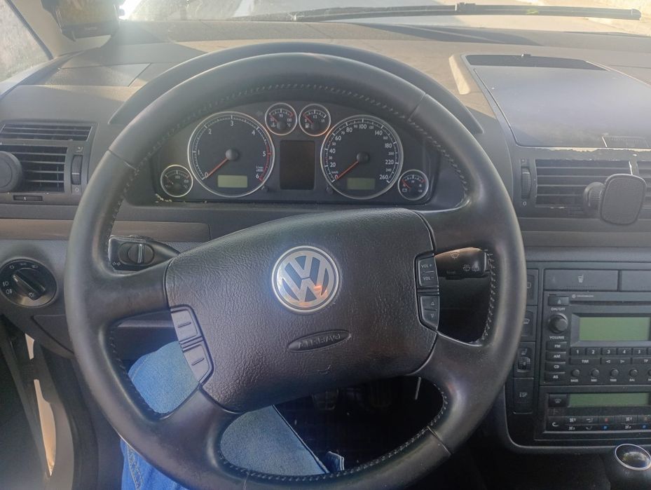 Vând Volkswagen Sharan