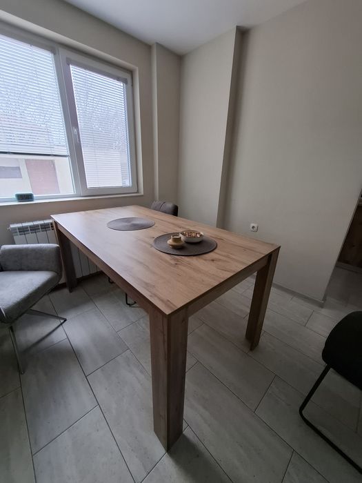 Маса трапезна за хранене