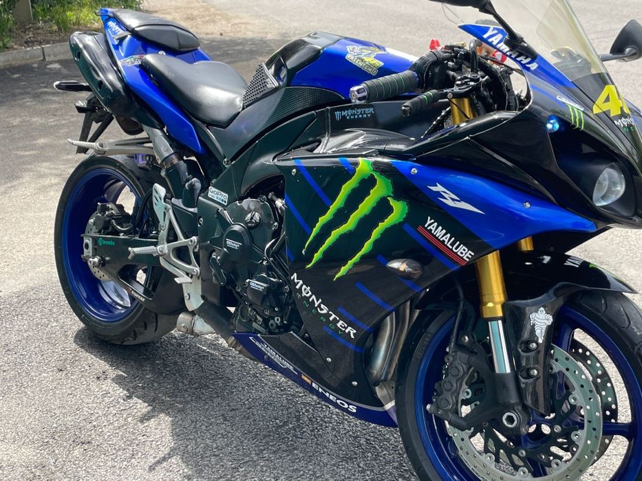 Yamaha r1 линза 2011
