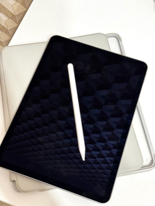 Продаю iPad air 11