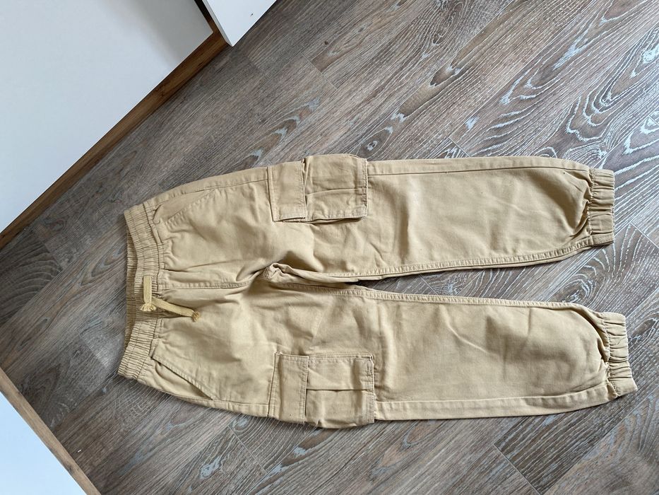 Продам брюки-джинсы на мальчика!