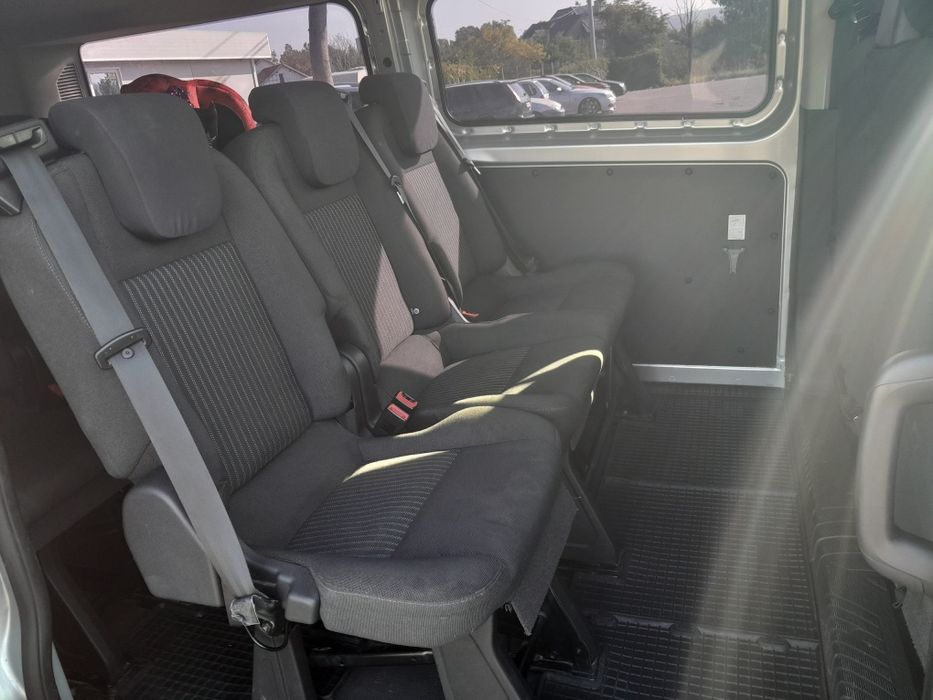 Vând ford tranzit custome lung 9 locuri,motor 2,2 model cu portbagaj l