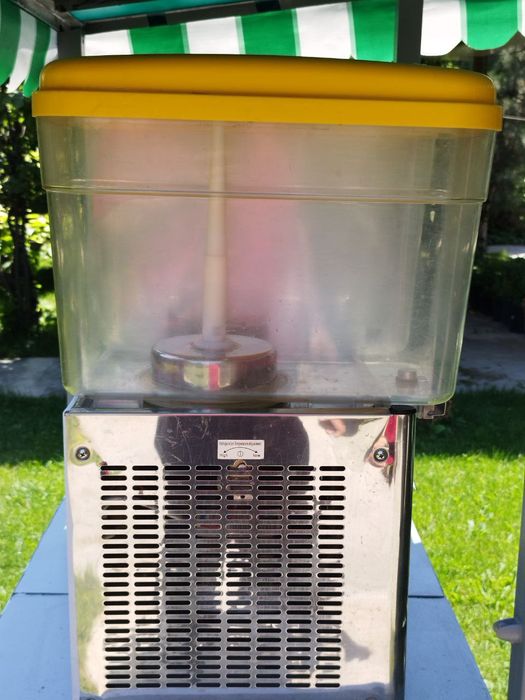 Сокоохладитель, вместе с тележкой.
Емкость 2 18