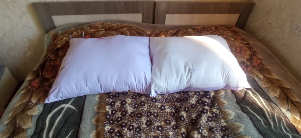 Arzon narxlarda yastiq sotiladi.