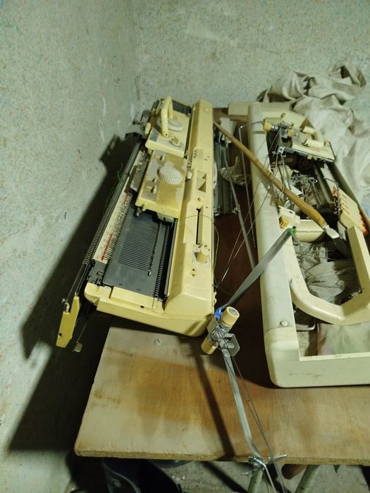 Vyazalnaya mashina brother 868  2 fanturniy komplekte vsyo est matalki