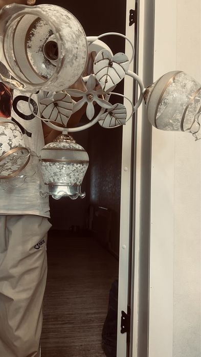 Продам люстры  по 5000    и 3000тенге