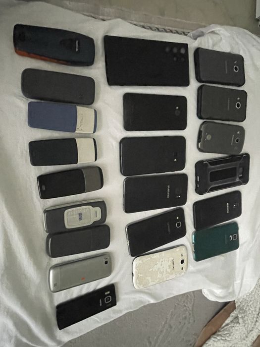 Vand lot telefoane functionale si nefunctionale