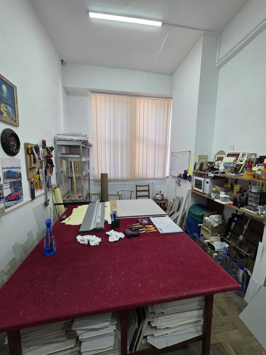 Vând afacere la cheie: atelier profesional de înrămari si mică galerie de arta