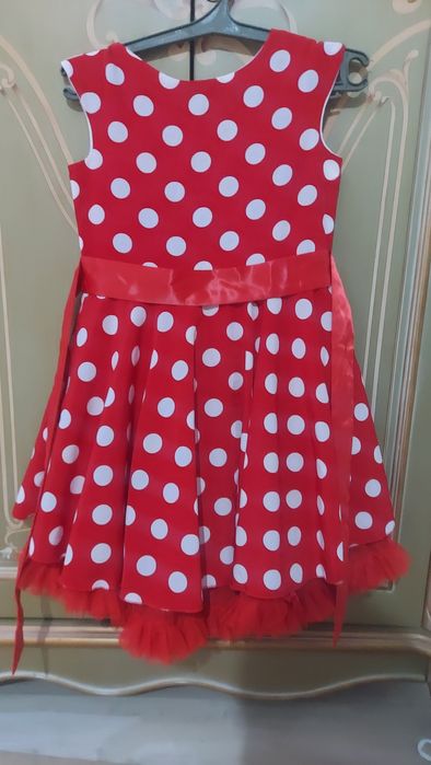 Продам платья для девочки 5-6 лет и 13-14 лет