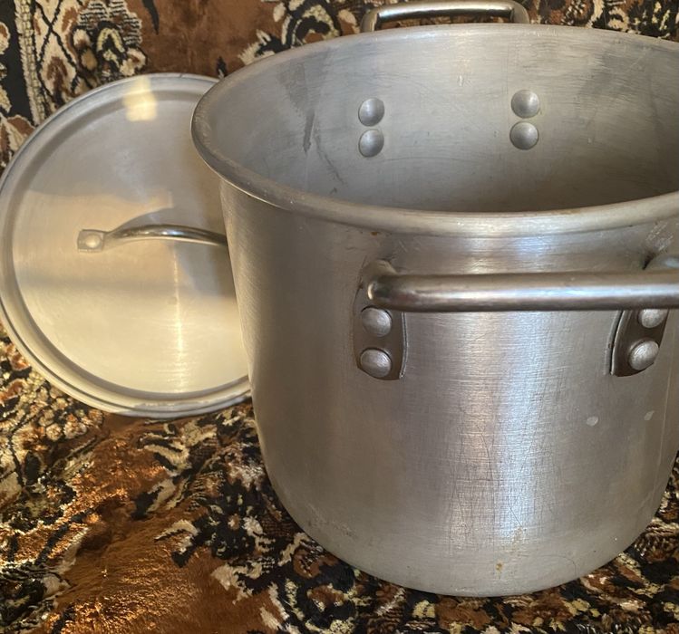 алюминевая кастрюля
