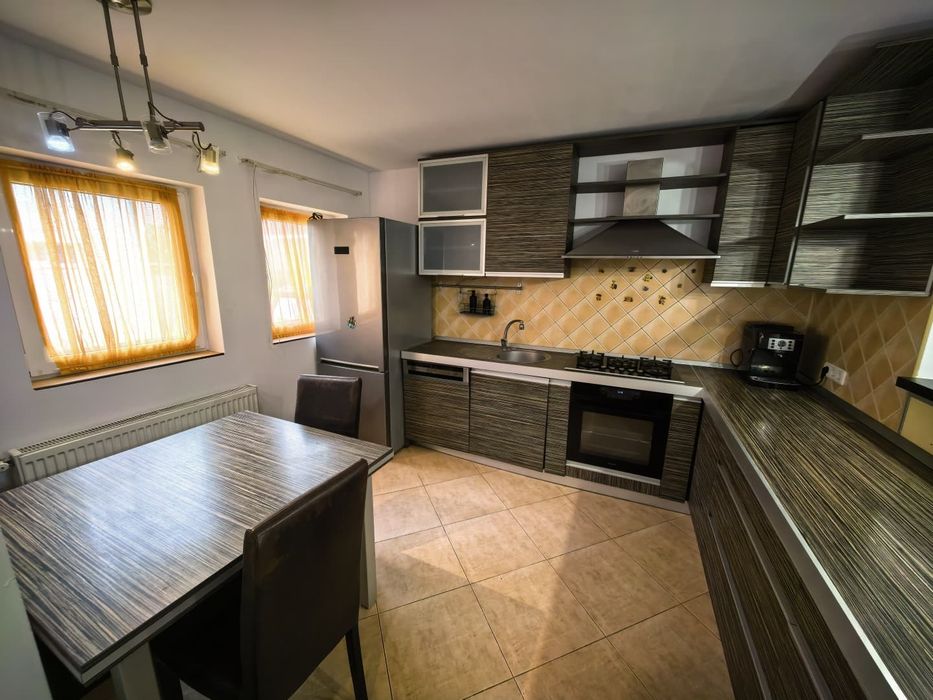 Casa individuala 3 camere, 100mp, mobilat/utilat, strada inchisa/linistita