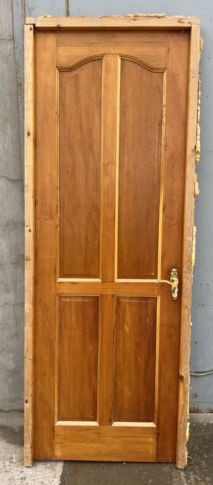 Продаются двери.